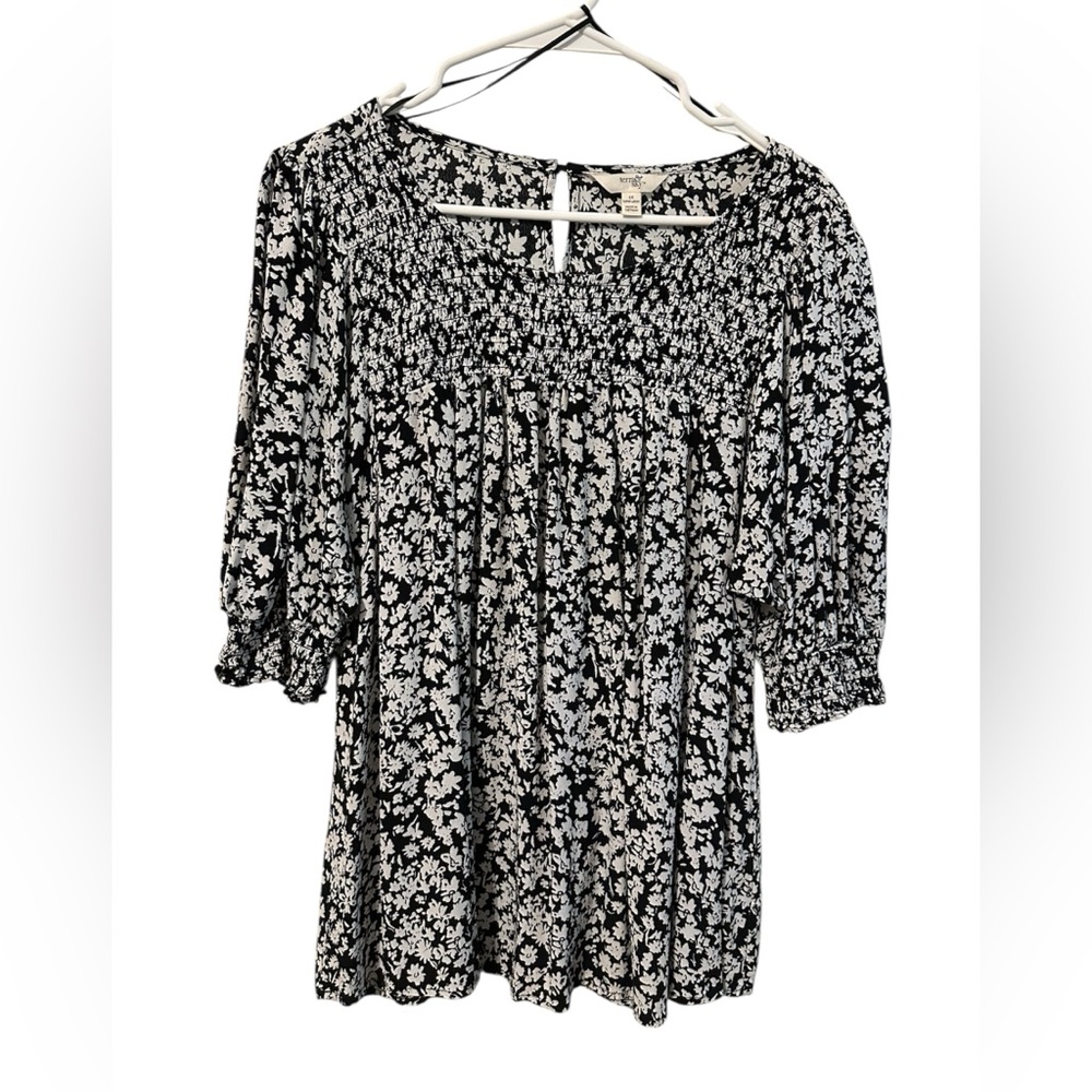 Terra & Sky Black and White Smocked 3/4 Sleeve Blouse. EUC